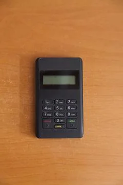 Inserting a card into a credit card machine. black machine. Credit card conce Foto stock