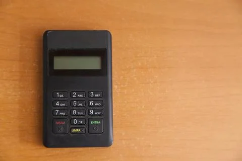 Inserting a card into a credit card machine. black machine. Credit card conce Foto stock
