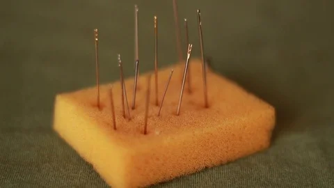 Inserting needle into a needle pillow 動画素材 73506204