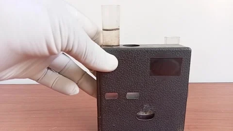 Inserting Water Sample Cells Into Chlorine Comparator 스톡 동영상 334188234