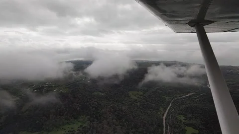 Inside airplane while passes through clouds Vídeos de archivo 147623190
