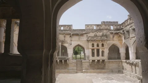 Inside of ancient palace with beautiful architecture. Vídeo Stock 92899669