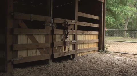 Inside barn Stockbeeldmateriaal 27509686