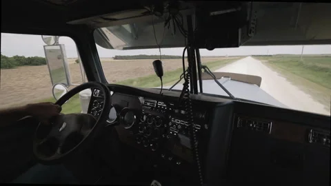 Inside the Cab of a Semi Vídeo Stock 145499303