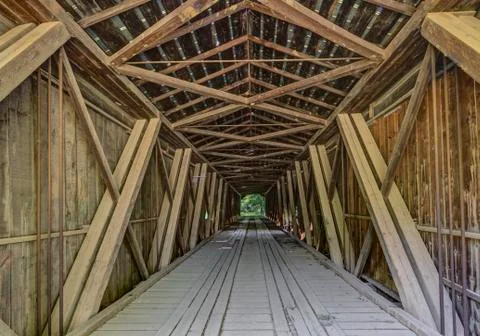 Inside Cades Mill Covered Bridge Foto stock