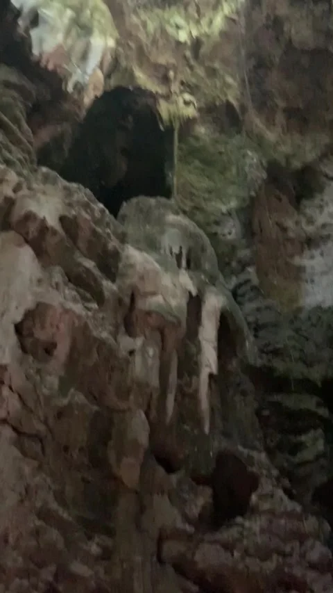 Inside a cave in Battambang region Video stock 340858297