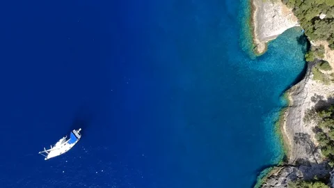 Inside of the Cave Canoeing 動画素材 127586779