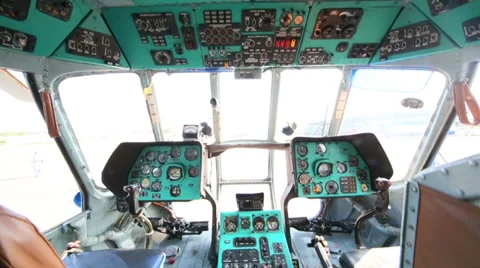 Inside cockpit with multiple control panels in large helicopter Vidéo 38149627