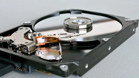 Inside A Computer Hard drive Vídeos de archivo 333976562
