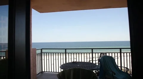 Inside Condo Revealing The Ocean Stockbeeldmateriaal 64454444