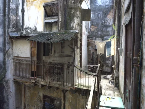 Inside the courtyard of battered old dirty house in a slum into ghetto do Video stock 71038382