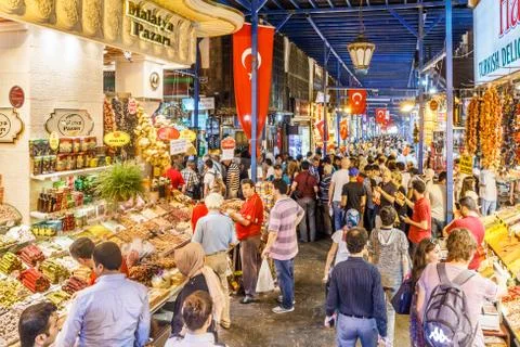 Inside the crowded Spice Bazaar, Foto stock