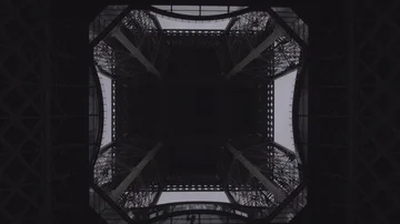 Inside the Eiffel Tower, from the bottom up Video stock 85599763