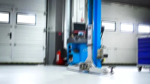 Inside empty auto service, mechanic shop, industrial place interior. Footage Stockbeeldmateriaal 140465781