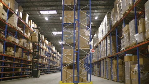 Inside an industrial storage warehouse facility Video stock 218994865
