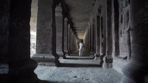 Inside the Kailasa temple Cave Vídeos de archivo 111382218