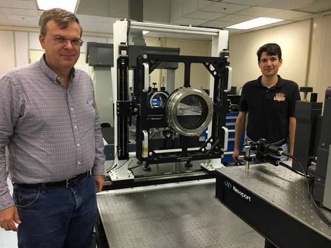 Inside a laboratory in the Neil Armstrong Operations and Checkout Building... 스톡 사진