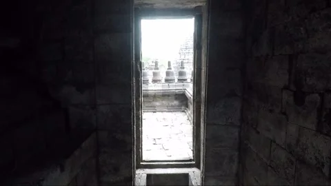 Inside Main Temple Chamber, Buddhist Stupas, Sewu Temple, Java, Indonesia Vídeos de archivo 312009125