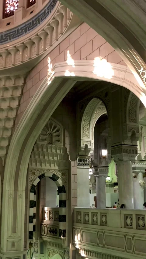 Inside Masjid Al-Haram 스톡 동영상 241584812