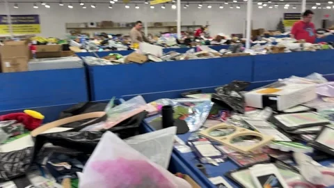 Inside MetroMerch Bin Store and Liquidation Shops Vidéo 341693681