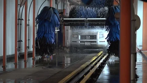 Inside a modern car wash Видео 96007656