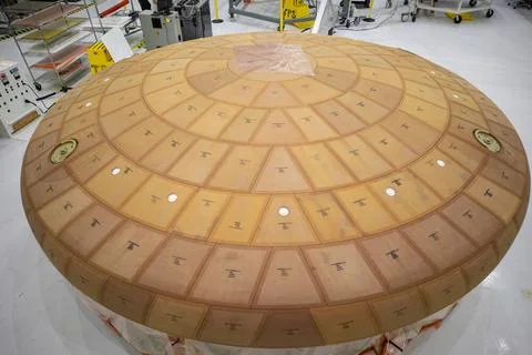 Inside the Neil Armstrong Operations and Checkout Building high bay at NAS... Foto stock