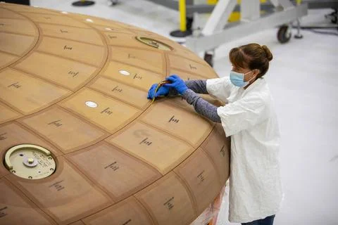 Inside the Neil Armstrong Operations and Checkout Building high bay at NAS... Foto stock