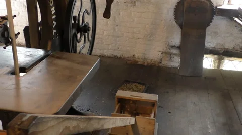 Inside old sawmill Vídeos de archivo 64115353