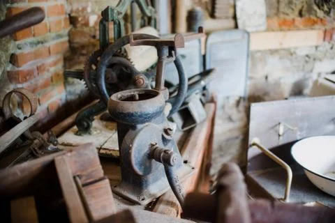 Inside an old vintage blacksmith and workshop Foto stock