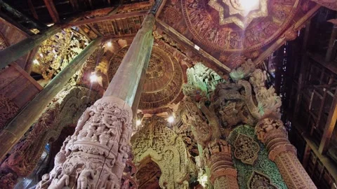 Inside pillars at the Sanctuary of Truth Museum . largest wooden castle temple. Vidéo 343011568