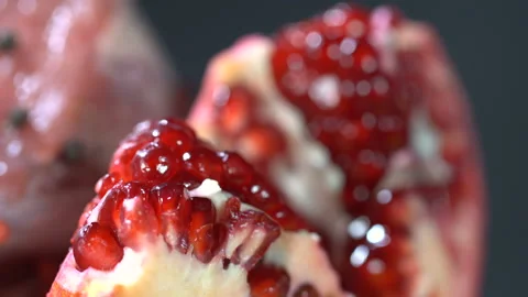 The inside of a ripe grain pomegranate 库存影片 103345407