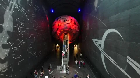 Inside of Science Museum London with many tourists and students Video stock 64896567