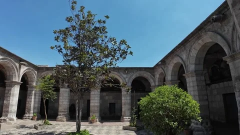 Inside the stunning Monastery of Santa Catalina de Siena in Arequipa, Peru 库存影片 339588658
