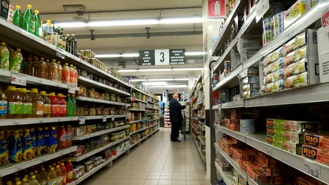 Inside a super market at the time of Covid - 4k - ProRes Vídeos de archivo 143558660
