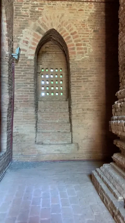 Inside a temple in Bagan Видео 343736309