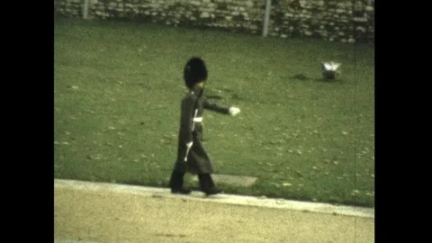 Inside the Tower of London Grounds 1965 Vidéo 253485706