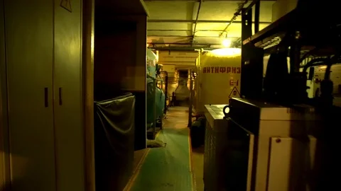 Inside the underground Soviet military bunker Vidéo 126778791