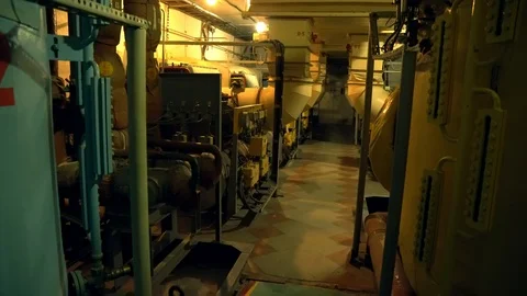 Inside the underground Soviet military bunker Vidéo 127287660