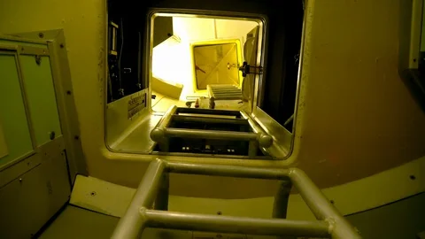 Inside the underground Soviet military bunker Vidéo 127900274