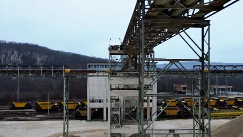 Inside View of Large Coal Refinery Aged Rusted Heavy Machinery Sand Pile 스톡 동영상 289555186