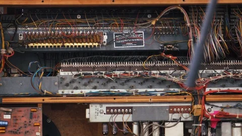 Inside view of old amplifier 库存影片 112430523