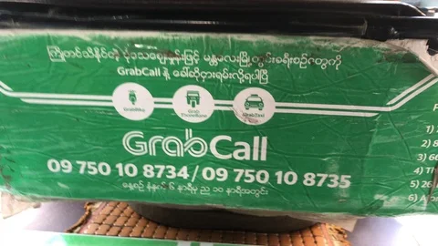 Inside view of a rickshaw while moving Vídeos de archivo 122233007