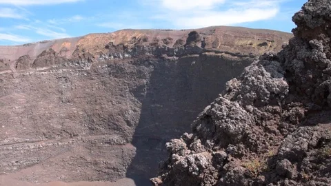 Inside view of the Vesuvius crater in Ercolano, Italy 스톡 동영상 115939281