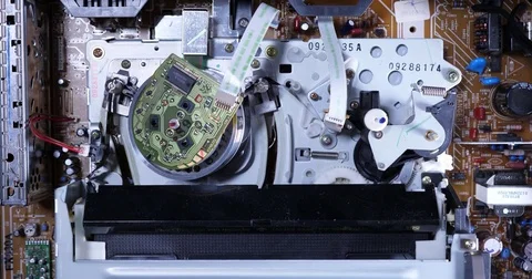 Inside View of VHS Tape Ejected from VCR Top Off	 	 動画素材 84526164