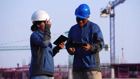 Inspecting Engineer in Construction Site 库存影片 147604179