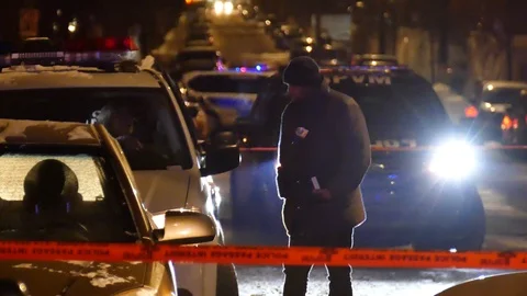 Inspector chattting with driver at murder scene Stock Footage 125355650