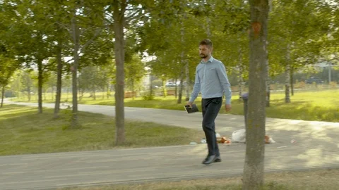 Inspector checking the manhole cover Video stock 114691937