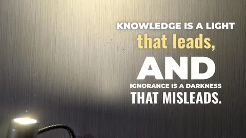 Inspirational typography design featuring the quote Knowledge is a light th.. Fotos de archivo