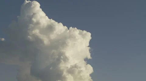 Inspiring clouds in timelapse Video stock 8687014