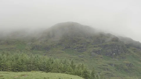 Inspiring time lapse in a Cloudy Day Reflected in a Quiet Small River Vidéo 97359078
